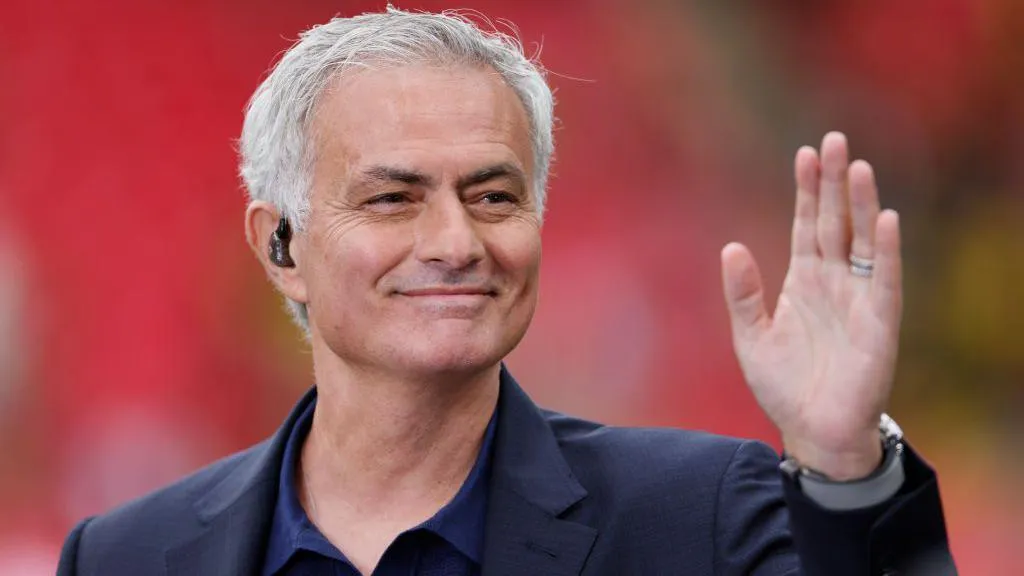 Who would say no to Benfica? - Mourinho touches down for talks